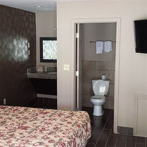 Royal Relax Inn Fairmont City Exterior foto